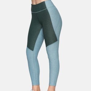 Like new Outdoor Voices Two-Tone leggings🔥